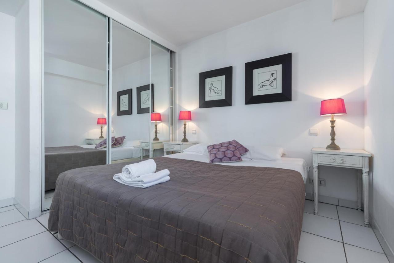 Bright Two Bedroomed Apartment On The Beach In Cannes With Huge Terrace With Fabulous Sea Views - 2001 Esterno foto
